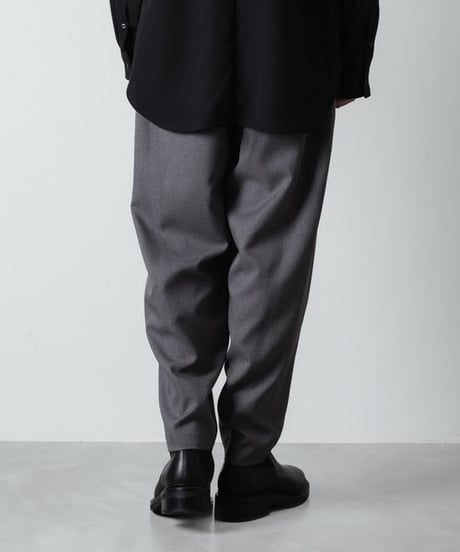 RECYCLE POLYESTER 2-TUCK TAPERED PANTS/GRAY