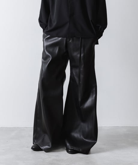 SYNTHETIC LEATHER WIDE FLAIR PANTS/BLACK