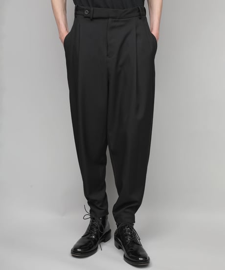 RECYCLE POLYESTER 2-TUCK TAPERED PANTS/BLACK