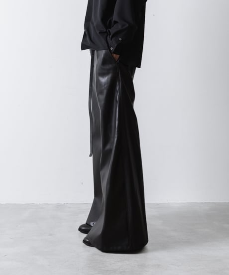 SYNTHETIC LEATHER WIDE FLAIR PANTS/BLACK