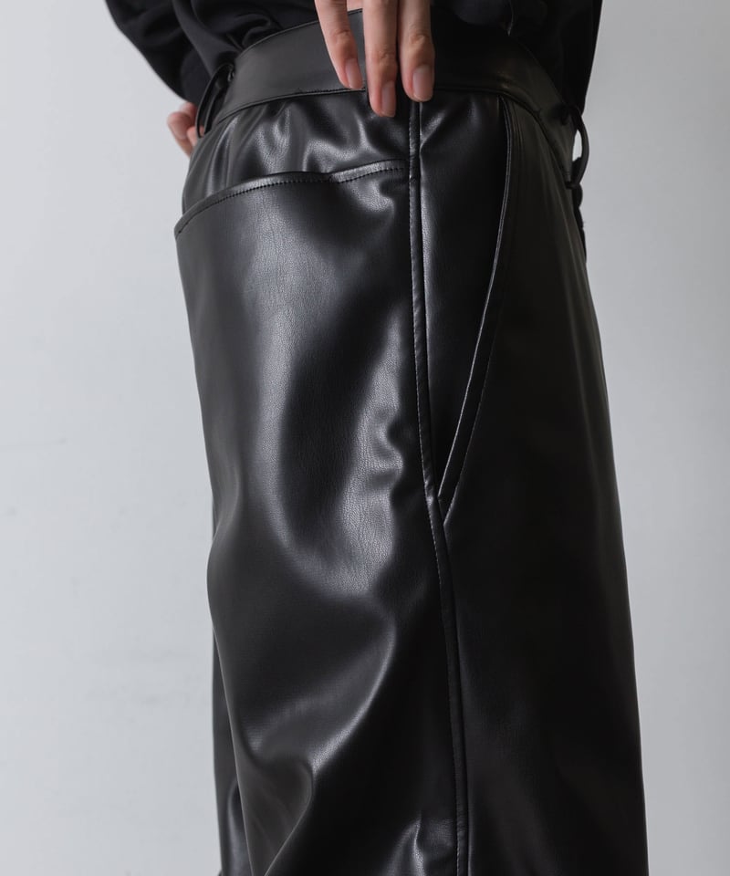 SYNTHETIC LEATHER WIDE FLAIR PANTS/BLACK | ato