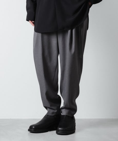 RECYCLE POLYESTER 2-TUCK TAPERED PANTS/GRAY