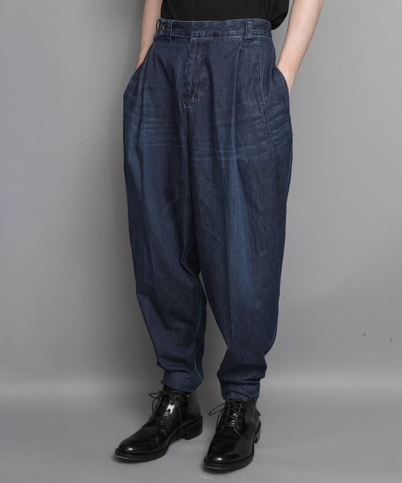 WASHED TWO-TUCK TAPERED DENIM | ato AOYAMA