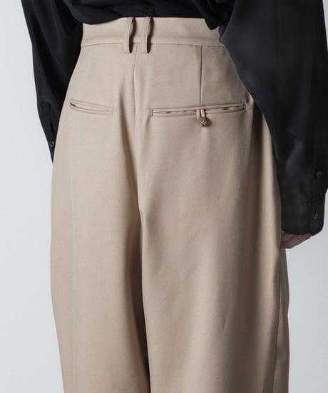 RECYCLE POLYESTER 2-TUCK TAPERED PANTS/BEIGE