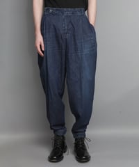 WASHED TWO-TUCK TAPERED DENIM