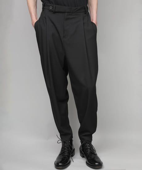 RECYCLE POLYESTER 2-TUCK TAPERED PANTS/BLACK