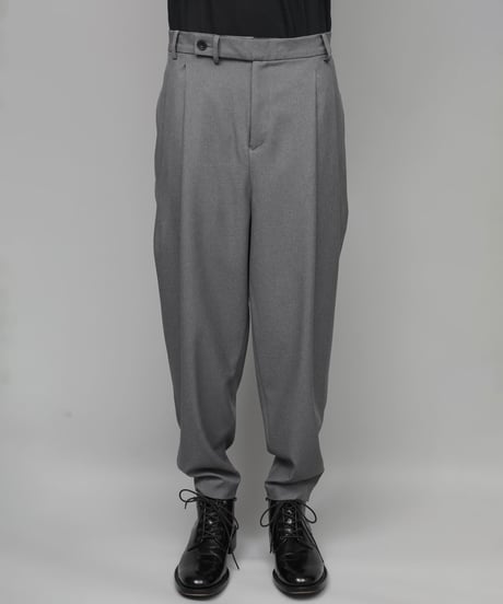 RECYCLE POLYESTER 2-TUCK TAPERED PANTS/GRAY