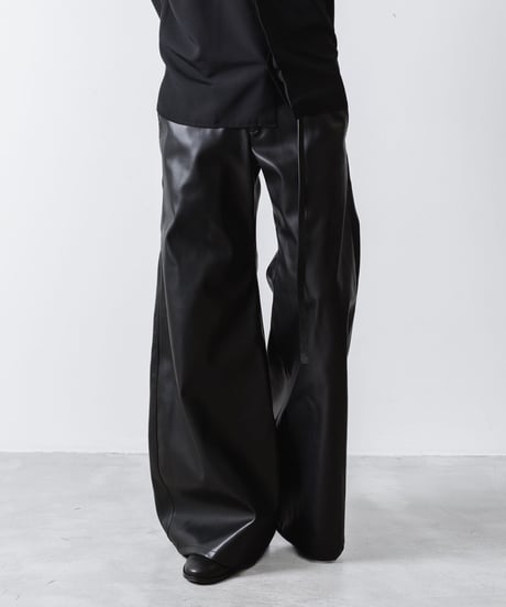 SYNTHETIC LEATHER WIDE FLAIR PANTS/BLACK