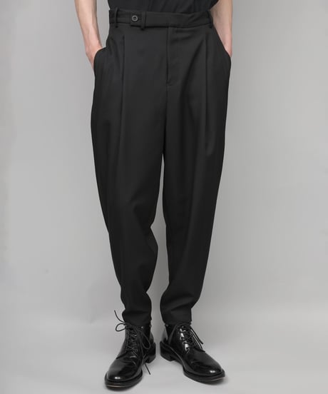 RECYCLE POLYESTER 2-TUCK TAPERED PANTS/BLACK