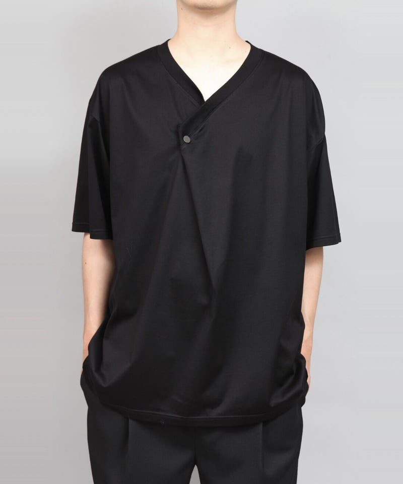 DRAPE V-NECK T-SHIRT/BLACK | ato AOYAMA