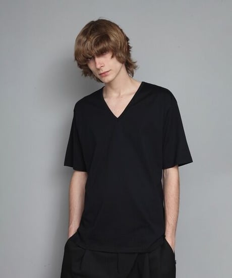 V-NECK T/BLACK