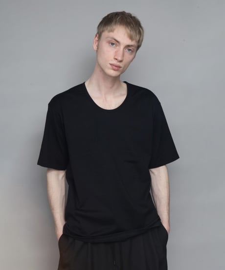 COTTON U-NECK T/BLACK