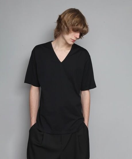 V-NECK T/BLACK
