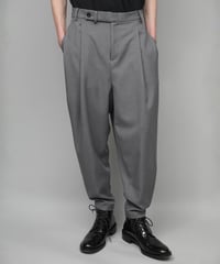 RECYCLE POLYESTER 2-TUCK TAPERED PANTS/GRAY