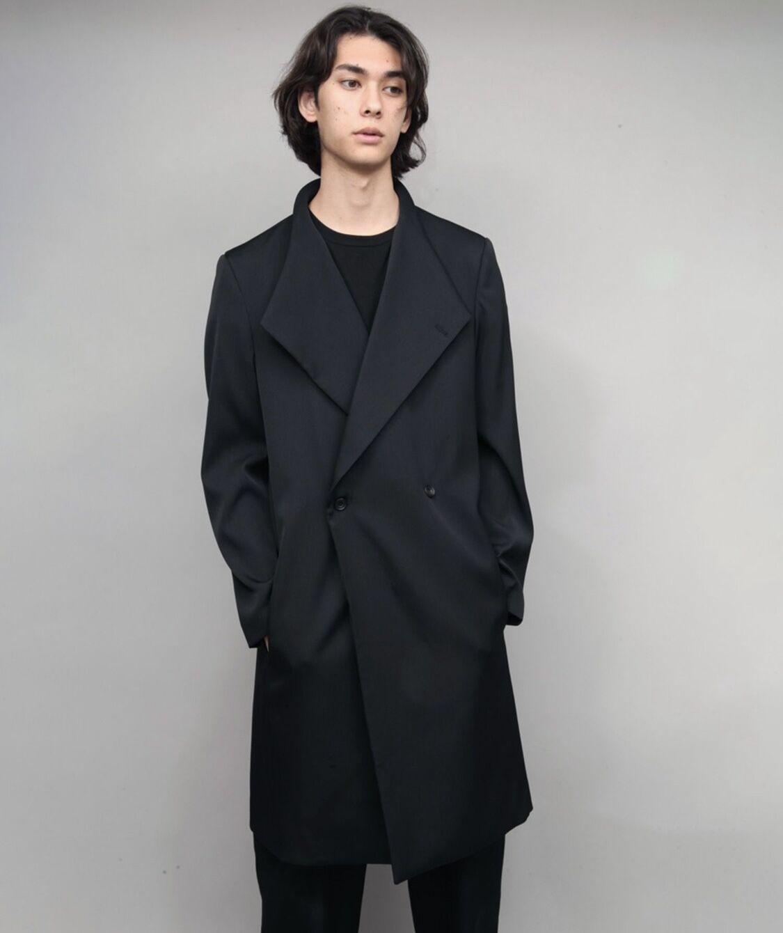 美品 ato アトウ ノーカラーチェスターコート 46 ブルー crease double short coat/BLACK | ato onlinestore