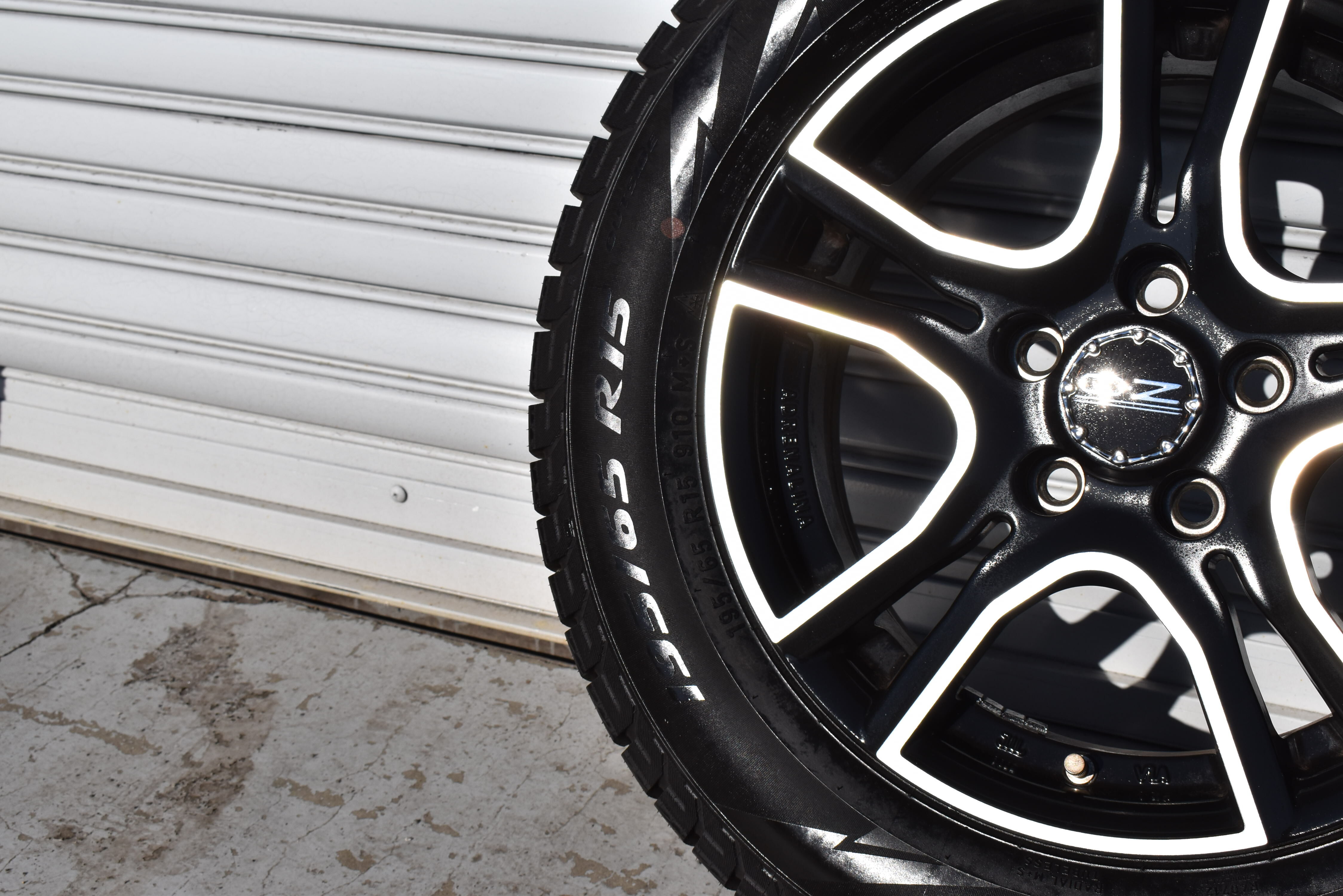 アウトレット品】カングー195/65R15スタッドレスタイヤ＆OZホイール