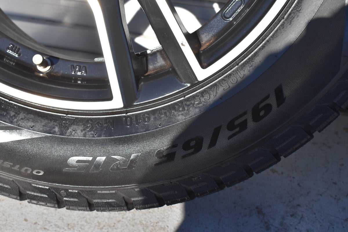 アウトレット品】カングー195/65R15スタッドレスタイヤ＆OZホイール