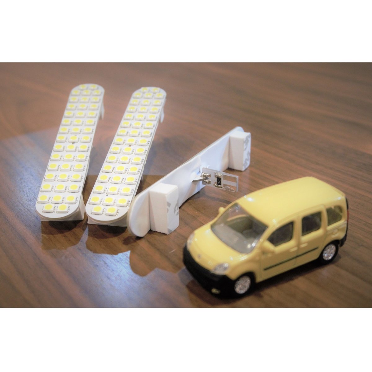 フロンテクーペ用　ルームランプ　温度計付　当時物　中古　美品　室内灯 フロンテクーペ用 ルームランプ 温度計付 当時物 中古 美品 室内灯 LED