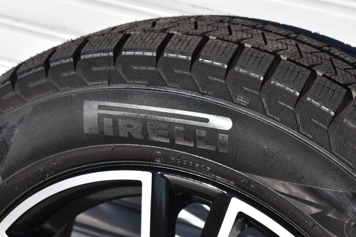 アウトレット品】カングー195/65R15スタッドレスタイヤ＆OZ