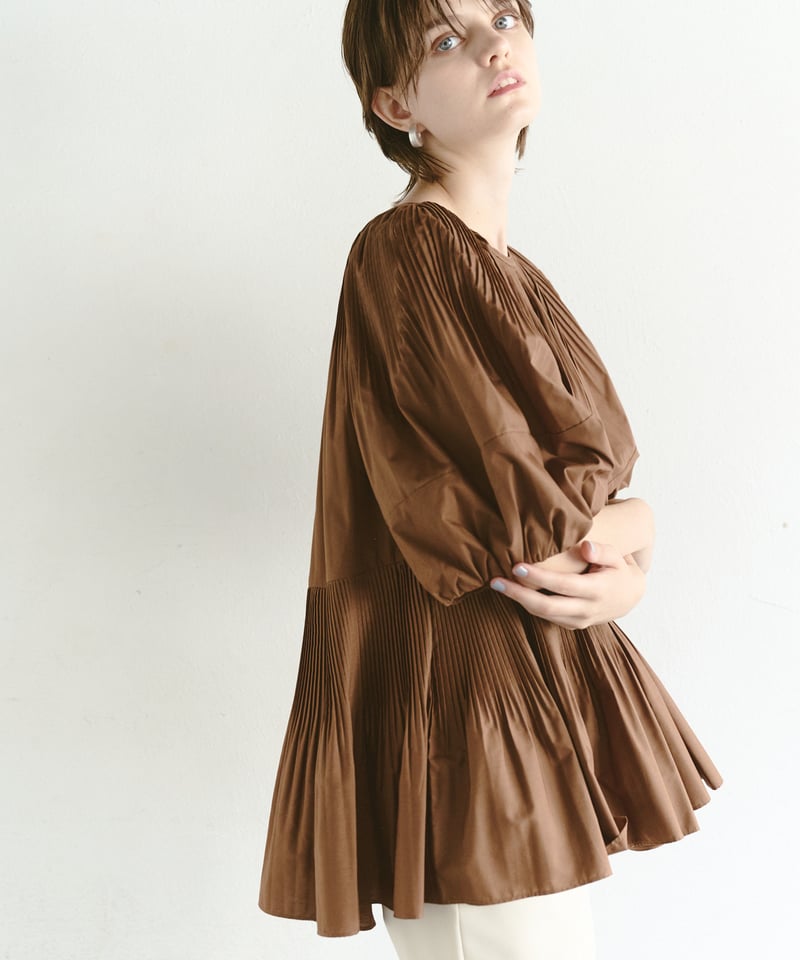 jemma.atelier バルーンスリーブプリーツチュニックブラウス　ベージュ jemma.atelier バルーンスリーブプリーツチュニックブラウスベージュ