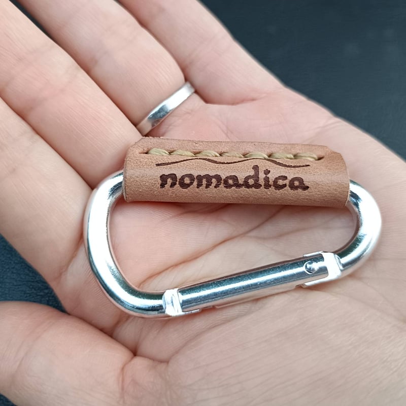 レザータグカラビナ | nomadica
