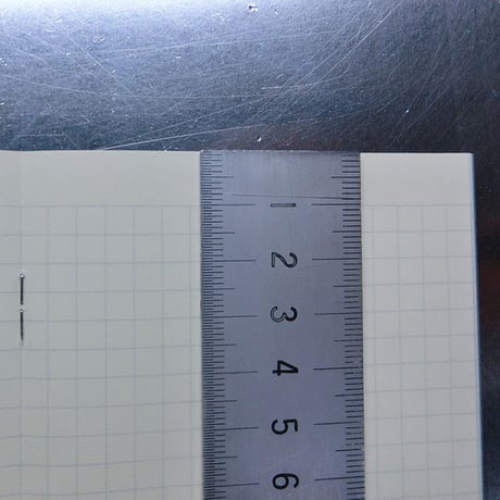 パスポートサイズメモ（薄い5mm方眼メモ帳）1冊300円