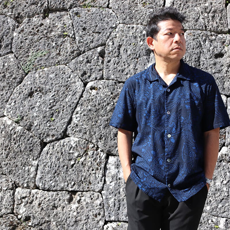 沖縄伝統さん専用 限定生産】沖縄の伝統工芸品：琉球紅型×琉球藍染めシャツ 黒藍