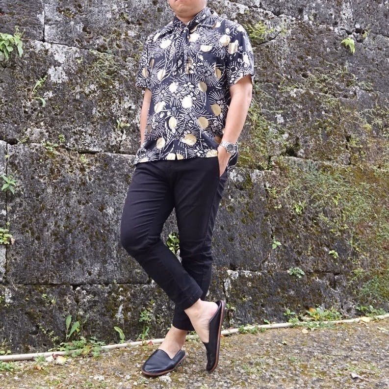 沖縄の伝統工芸品:琉球紅型の型紙デザインから生まれた「語れるシャツ