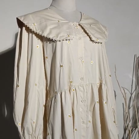 big collar daisy blouse