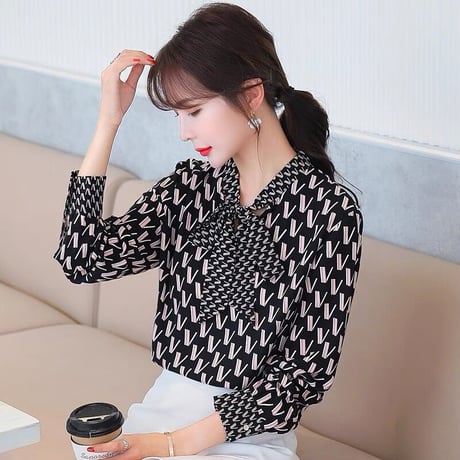 v柄 blouse