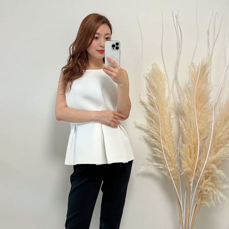 sleeveless tops