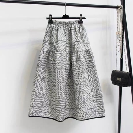 異柄 volume skirt