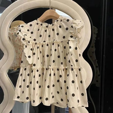 scallop sleeveless dot blouse