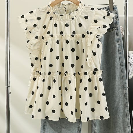 scallop sleeveless dot blouse