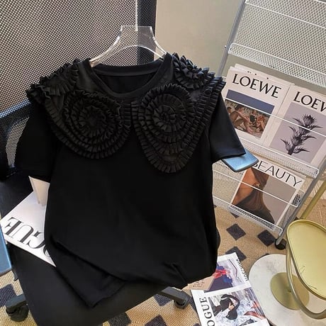 large collar t-shirt