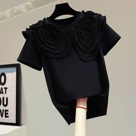 large collar t-shirt