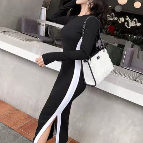 スリット入りワンピース