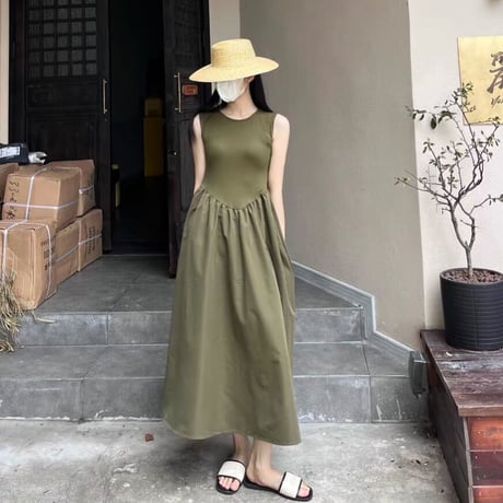 sleeveless onepiece
