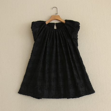 sleeveless tops