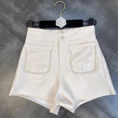 puレザー パール付き ハイウエストショートパンツ