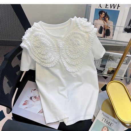large collar t-shirt