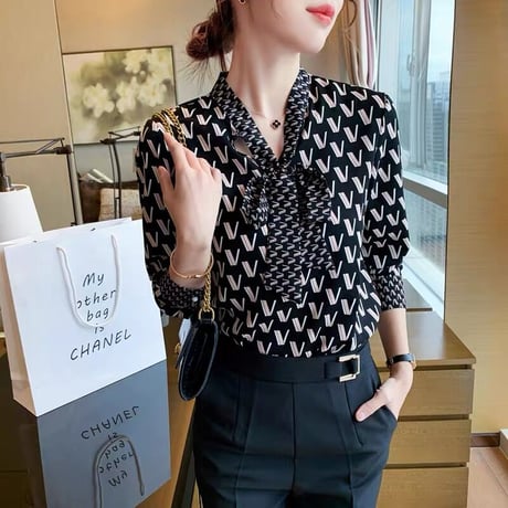v柄 blouse