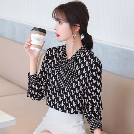 v柄 blouse