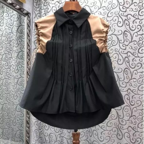 bi-color sleeveless blouse