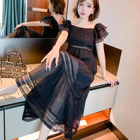 frill shoulder black onepiece