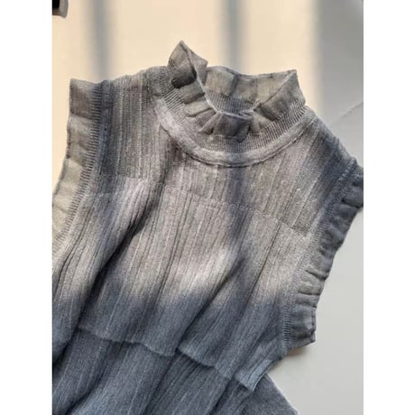 sleeveless tops