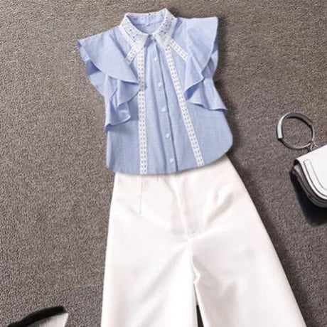 sleeveless frill blouse