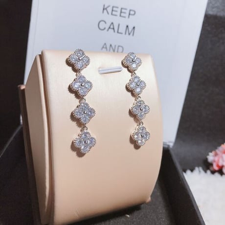 キラキラフラワー四連ピアス