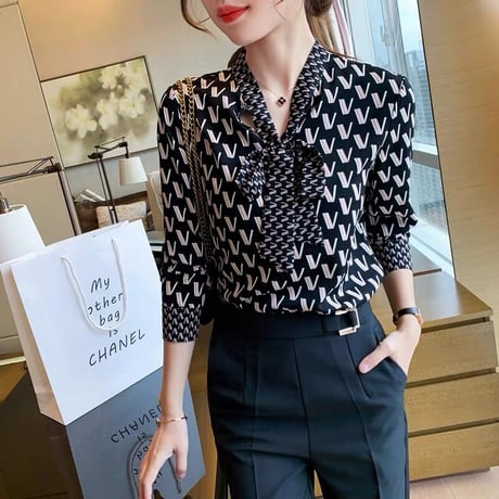 v柄 blouse
