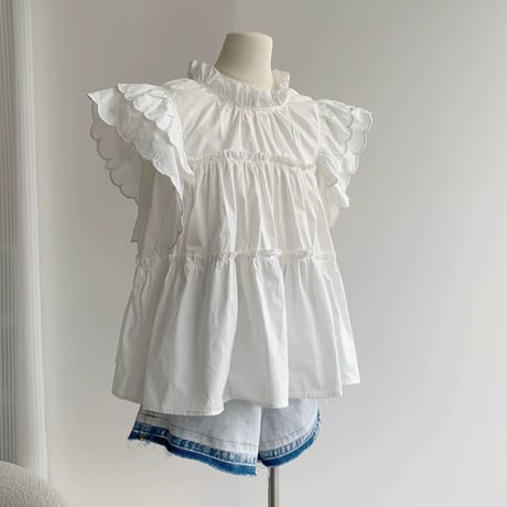 scallop sleeveless blouse